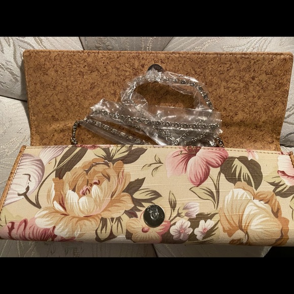 Beautiful floral Aldo clutch - Picture 3 of 7